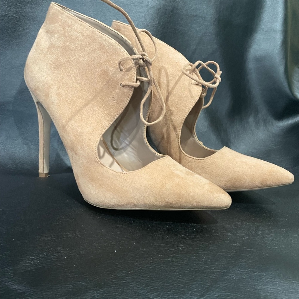 Women Suede style bootie heel size 9 Aldo